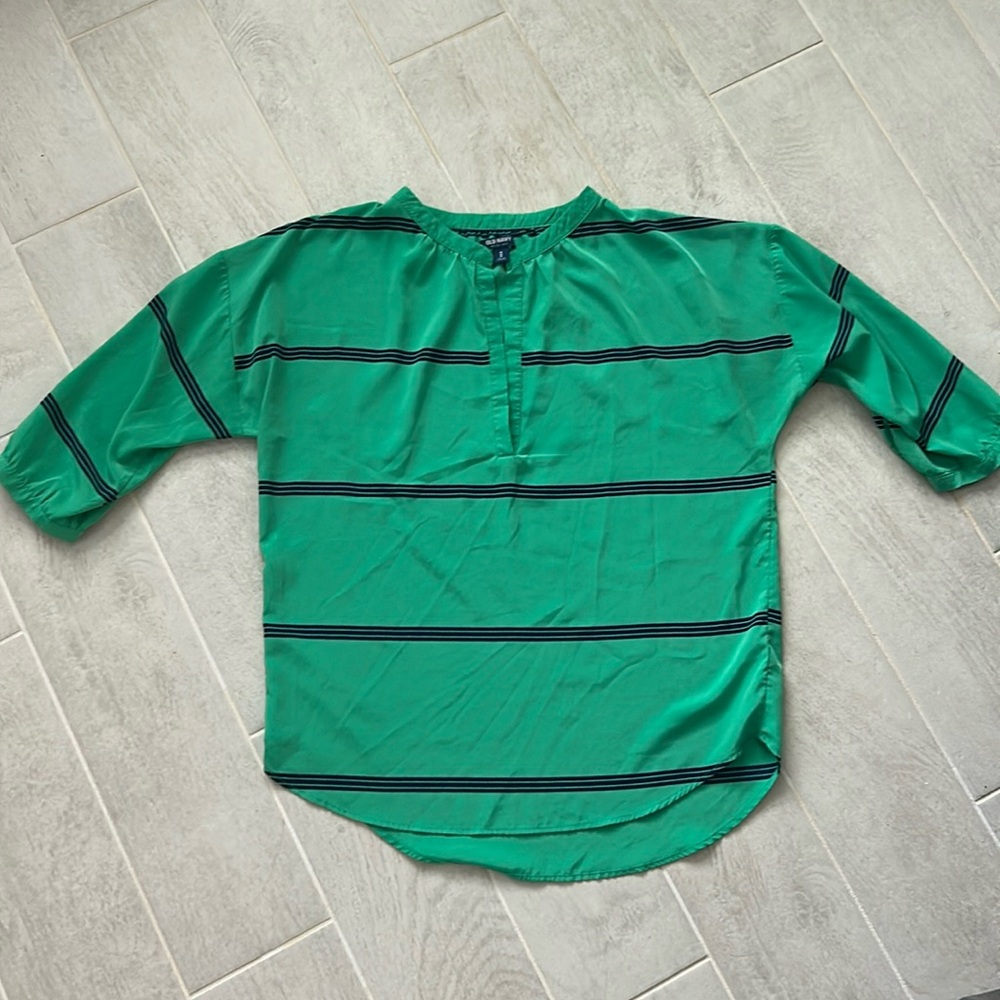 Old navy women’s medium green and blue shirt